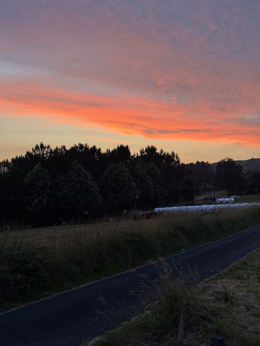 Atardecer sobre las montañas gallegas