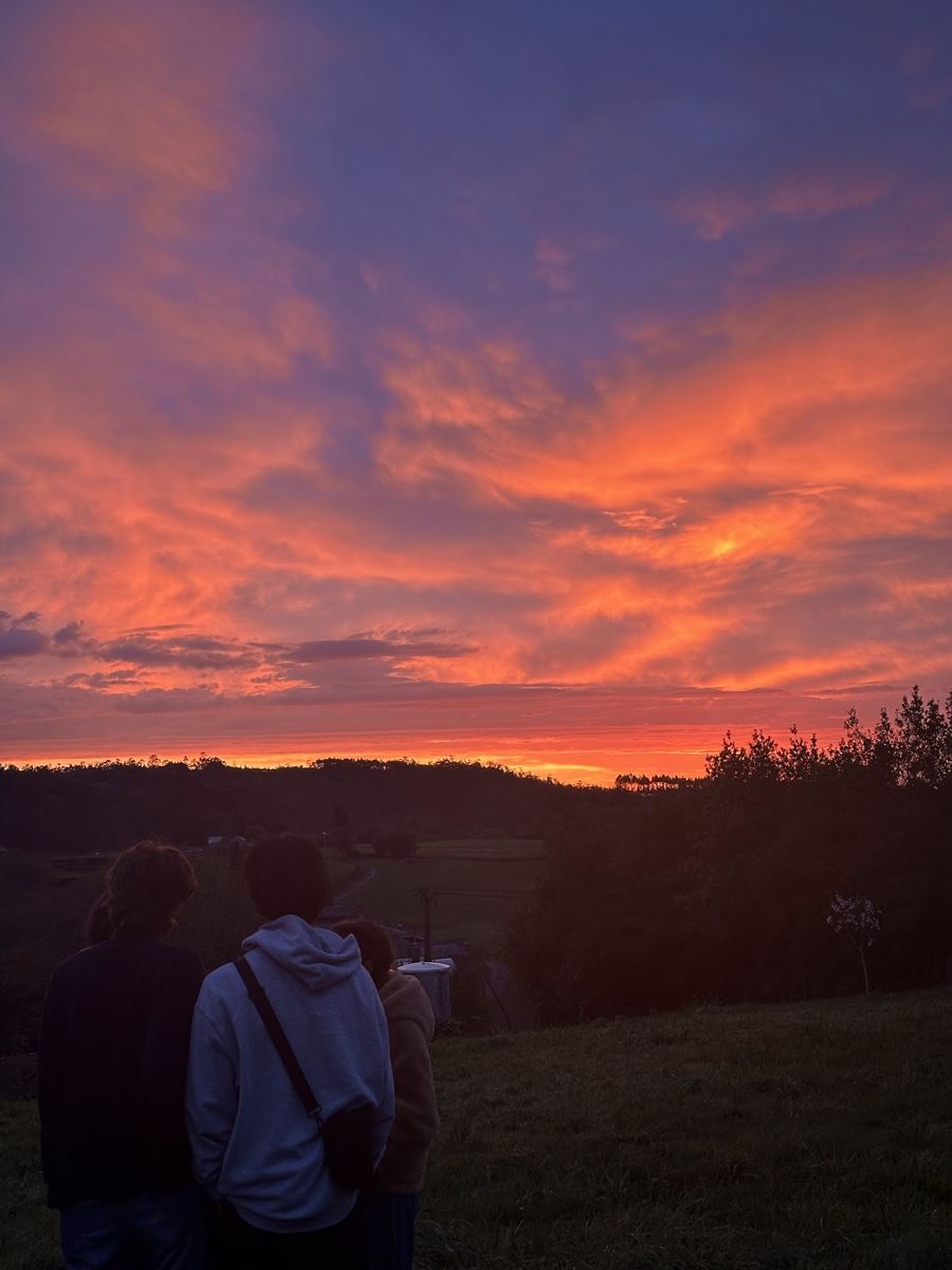 Atardecer sobre las montañas gallegas