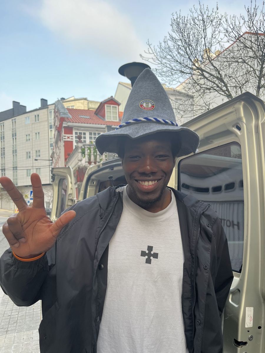 Participante con sombrero en Ferrol